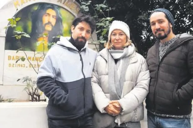 Barış Manço mezara başında anıldı