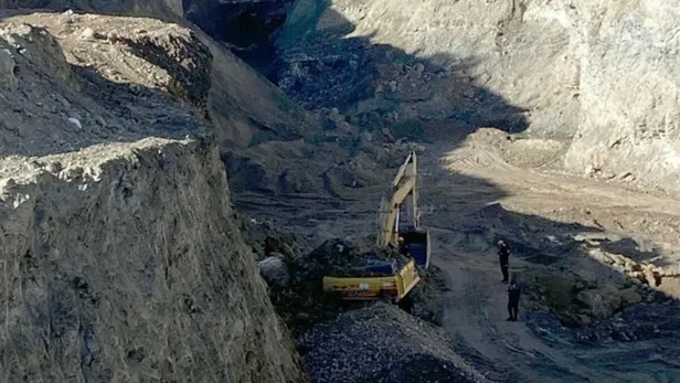 petrol-altin-bor-bir-yana-o-bir-yana-500-milyon-tonluk-dev-kesif-gerceklestirildi-1688635418929.jpg 500 milyon tonluk dev rezerv bulundu! Altından gümüşten katbekat değerli! Paha biçilemiyorlar-3