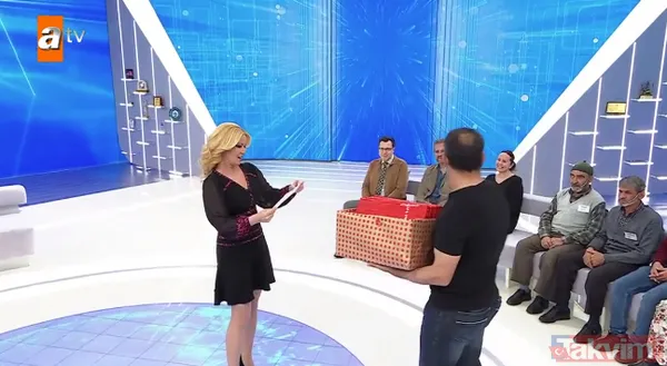 Müge Anlı'dan 23 Nisan'da çocuklara sürprizi! Tabletlerini aldılar canlı yayında bayram coşkusu yaşattılar - 4