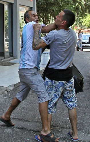 Antalya'da şaşkına çeviren olay! Üst üste evinde iki gün yangın çıktı, tekme tokat dövüldü