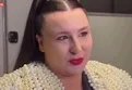Yasemin Sakallıoğlu’ndan 100. gösteriye özel sürpriz: 12 kiloluk kostüm!