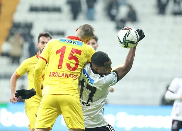 besiktas-goztepe-geriden-gelerek-yendi-kara-kartal-kotu-gidisati-durdurdu-1640286758406.jpg Son dakika! Beşiktaş - Göztepe geriden gelerek yendi! Kara Kartal kötü gidişatı durdurdu-4