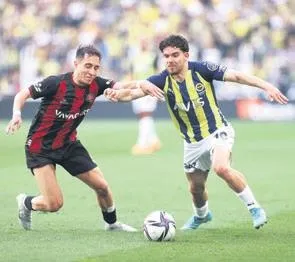 besiktasta-burak-yilmaz-iddiasi-spor-gundemine-bomba-gibi-dustu-1653345963539.jpeg Beşiktaş'ta Burak Yılmaz iddiası spor gündemine bomba gibi düştü-3