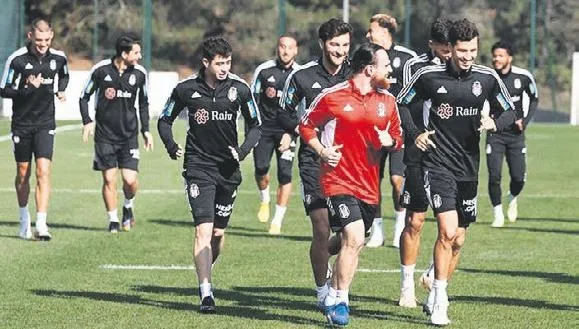 helal-olsun-sana-yigido-sivasspor-cluju-farkli-yenerek-gruptan-cikmayi-garantiledi-spor-haberleri-1666917682704.jpeg
