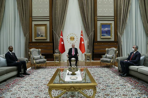 baskan-erdogan-somali-adalet-bakani-abdulkadir-muhammed-nur-ile-gorustu-1608825791375.jpg