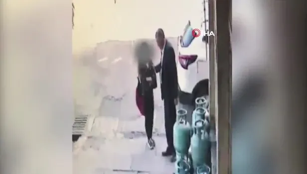 Bitlis Tatvan'da 'cinsel taciz' skandalı kameralarda! Torunu yaşındaki kızı taciz etti...