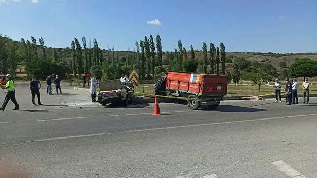 Çorum'da feci kaza: Traktör ile otomobil çarpıştı! Ölü sayısı 3'e yükseldi-4