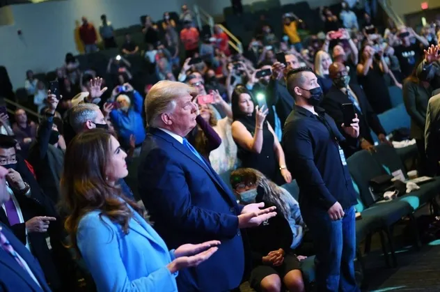 ABD Başkanı Donald Trump seçimleri kazanması için kilisede kutsandı