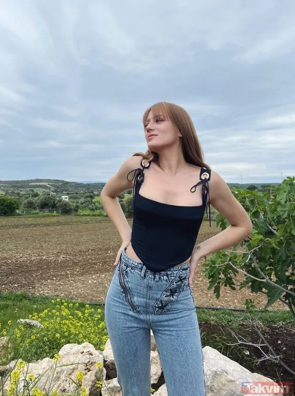 Hamilelik Pozlarıyla Büyük Beğeni Toplayan Karaca, Duygusal Anlarını Geçtiğimiz Günlerde Kendi Sosyal Medya Hesabında Da Esprili Bir Dille Anlattı. Karnı...