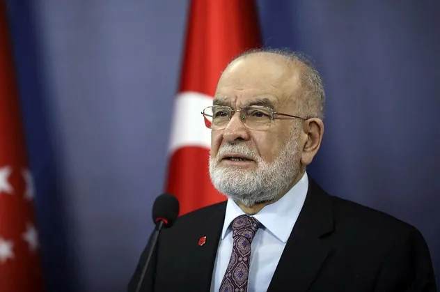 Boğaziçi'ndeki terör marşlı LGBT paçavralı eyleme Ahmet Davutoğlu ve Temel Karamollaoğlu'ndan destek