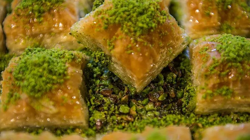 antep-baklavasinda-bayram-rekoru-gunluk-uretim-120-tonu-buluyor-1779263362101.jpg Antep baklavasında bayram rekoru: Günlük üretim 120 tonu buluyor-4