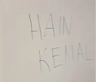 chp-genel-merkezinde-hain-kemal-skandali-1780427649837.jpeg CHP’de duvara yazılan hakaret ortalığı karıştırdı: ‘Hain Kemal’ yazısı kimin odasında çıktı?-4