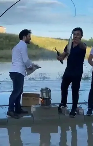 Tekirdağ'da yağmur sonrası yollar göle döndü! Gençler CHP'yi tiye aldı!