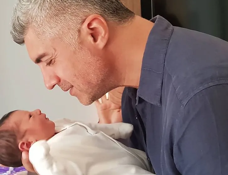 Özcan Deniz’den tepki çeken poz!