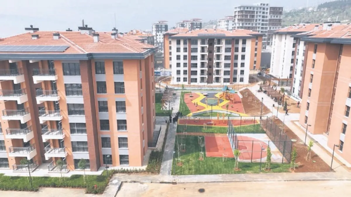 Asrın felaketinde yerle bir olmuştu! Ebrar Sitesi'nde yeni yaşam başladı