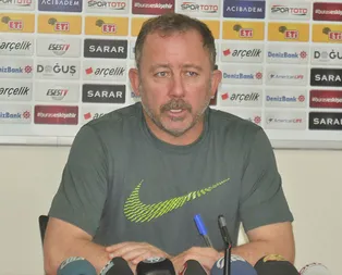 Futbol dünyasını sarsan istifa! Canlı yayında açıkladı