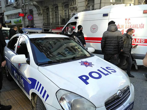 istanbulda-hemsireyi-rehin-alan-supheli-tutuklandi-1609439820096.jpg İstanbul'da hemşireyi rehin alan şüpheli tutuklandı-4