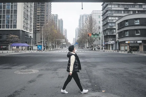 Virüs korkusu yüzünden Çinliler evlerinde hapis hayatı yaşıyor-1