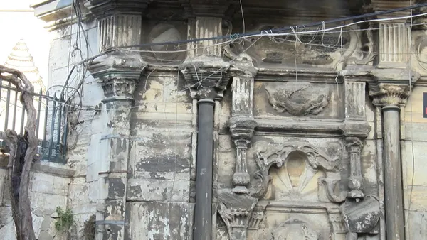 istanbulda-tarihi-esere-buyuk-saygisizlik-fatihte-nuruosmaniye-kulliyesi-sebili-kilim-sergisine-dondu-1643621469478.jpg İstanbul'da tarihi esere büyük saygısızlık! Fatih'te Nuruosmaniye Külliyesi sebili kilim sergisine döndü-13