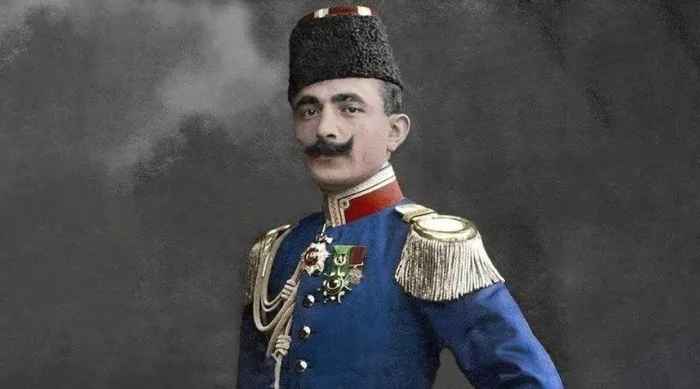 gordugunuz-tum-kareleri-unutun-ataturk-enver-pasa-ii-abdulhamidin-genclik-fotografi-yillar-sonra-ortaya-cikti-1700906876066.jpg