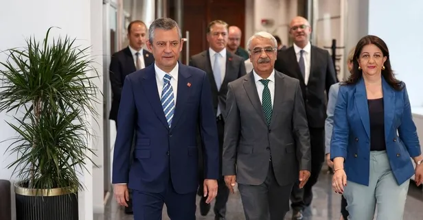 Terörsüz Türkiye temasları! DEM Parti İmralı Heyeti MHP'den sonra CHP'ye gitti