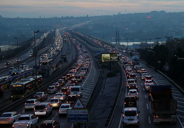 istanbul-trafik-durumu-istanbul-trafik-yogunlugu-yuzde-kac-1607101074884.jpg