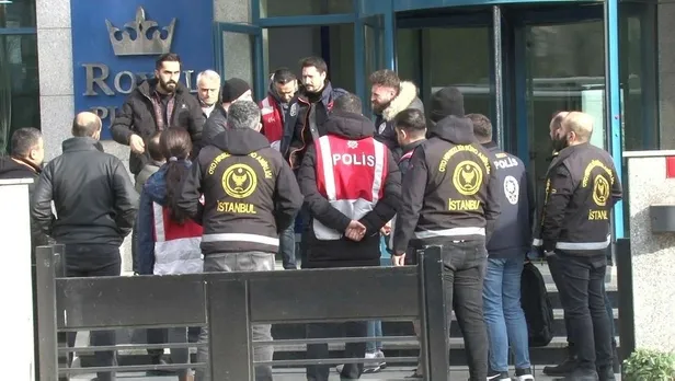 emlak-dolandiricilarina-operasyon-110-gozalti-13-milyonluk-ferrari-1673360268257.jpeg Emlak dolandırıcılarına operasyon: 131 gözaltı! 13 milyonluk Ferrari...-2