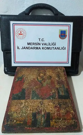 Mersin'de Hz. İsa ve Hz. Meryem figürlü tablo ele geçirildi-1