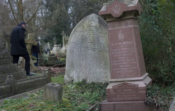 karl-marxin-mezarinin-turizme-acilmasi-komunistler-arasinda-tartisma-cikardi-1606828311169.jpg Karl Marx'ın mezarının turizme açılması komünistler arasında tartışma çıkardı-9