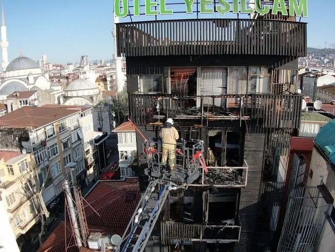 pendikteki-3-kisinin-oldugu-otel-yanginina-iliskin-3-sanigin-yargilanmasina-baslandi-1701776830362.jpeg Pendik’teki otel yangınına ilişkin yürütülen soruşturmada yeni gelişme! 3 sanığın yargılanmasına başlandı-3