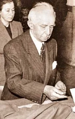 İcraatta beceriksiz dış politikada teslimiyetçi