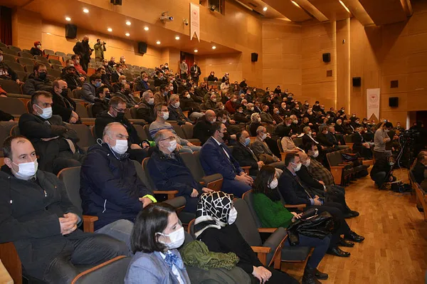 bakan-pakdemirli-hazineye-ait-tarim-arazilerini-kiralayan-vatandaslarin-kira-artisini-yuzde-22den-9a-indirdik-1643367917342.jpg Bakan Pakdemirli: Hazine'ye ait tarım arazilerini kiralayan vatandaşların kira artışını yüzde 22’den 9’a indirdik-3