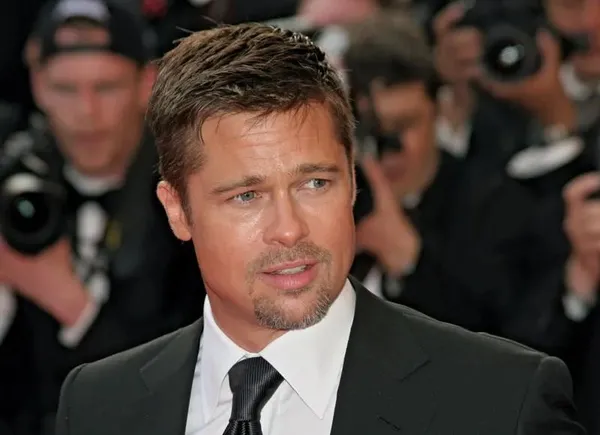 170-bin-euroluk-vurgun-kendisini-brad-pitt-olarak-tanitip-dolandirdi-brad-pittin-fotograflariyla-seni-seviyoru-1688148642972.jpeg