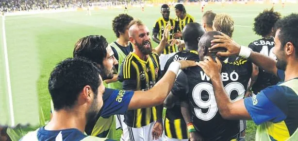 Fener sert kayaya çarptı