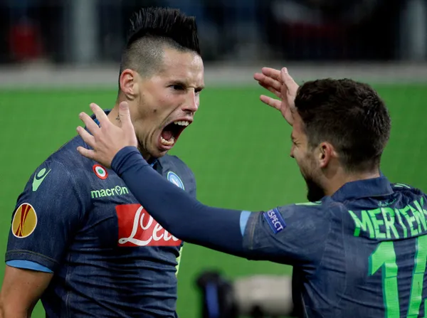 trabzonspor-mertens-icin-yarista-hamsik-devreye-girdi-1659361374497.jpg Trabzonspor Mertens için yarışta! Hamsik devreye girdi-4