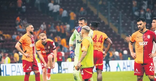 Okan Buruk, Kasımpaşa maçında futbolcularını soyunma odasında haşladı!