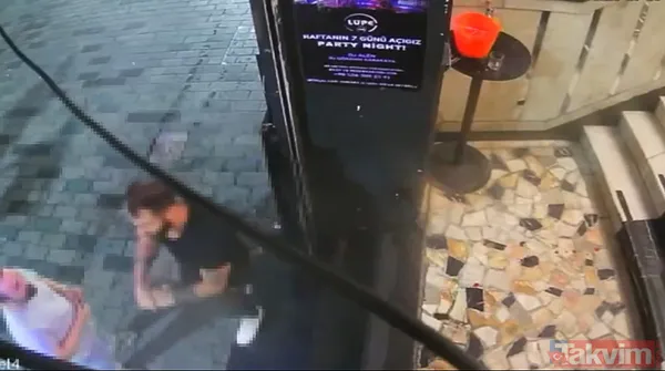 Eline Bıçak Alan H.Ç., Kıskandığı Kadın M.Ü., Sevgilisi Ö.B. Ve Kavgayı Ayırmak İsteyen C.A.'Yı Bıçakla Yaraladı.