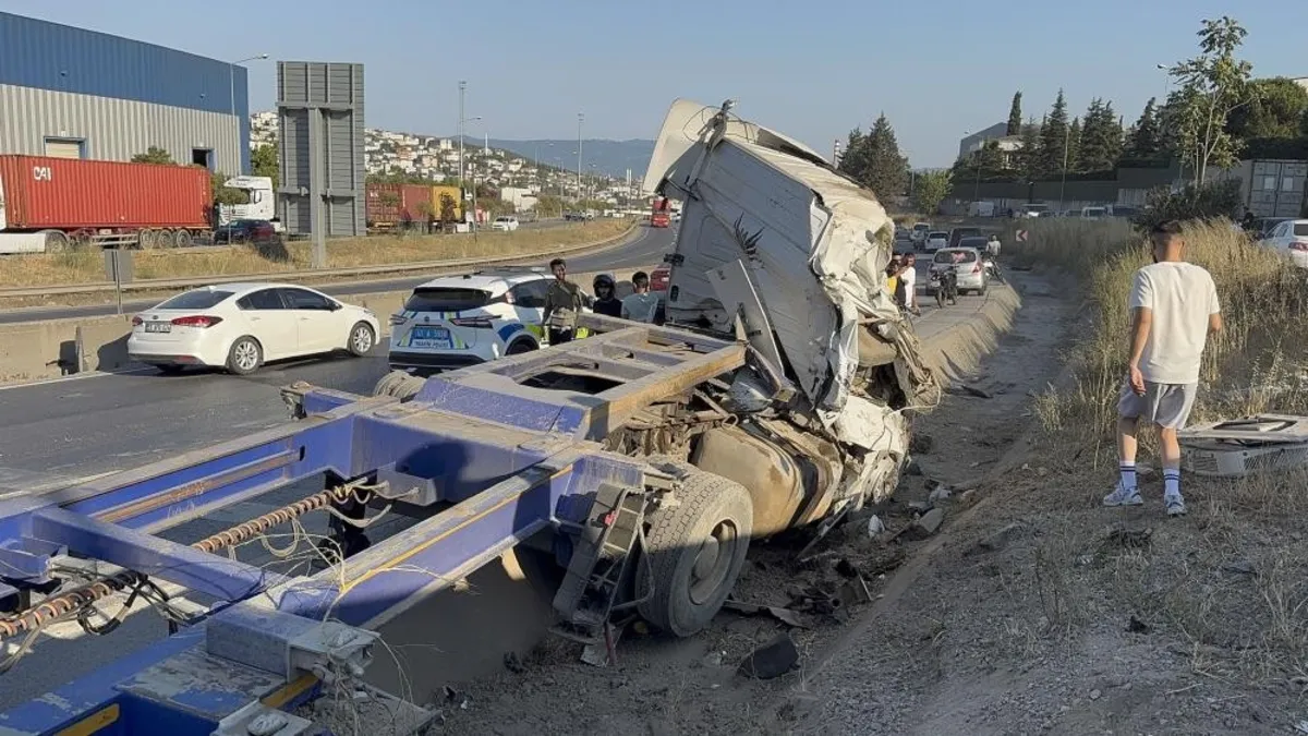 Kocaeli'de trafik katliamı! 5 ölü 1 yaralı