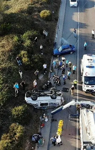 Tuzla'da lastiği patlayan araç takla attı: 2 yaralı