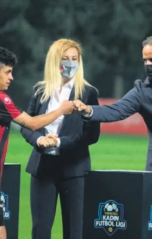 İlk ödül sağlık çalışanlarına