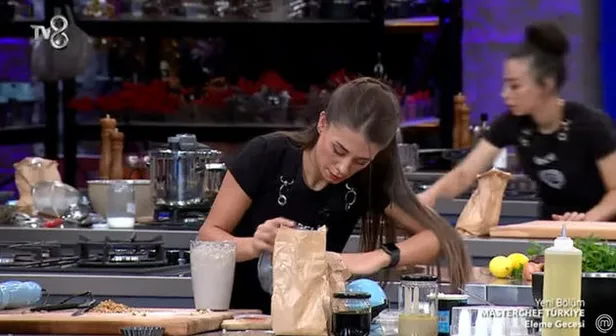 Masterchef'te Mehmet Yalçınkaya yine yarışmacı kovdu bir değil iki değil! Çenesini tutamayınca Mehmet Şef'in tepesi attı-3