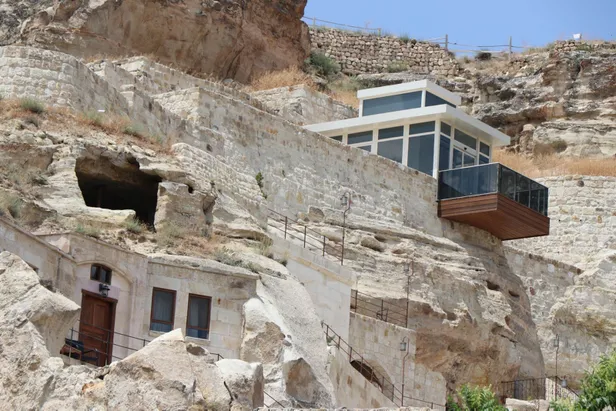 Ürgüp'te tepkilere neden olan otel asansörü kaldırıldı-2