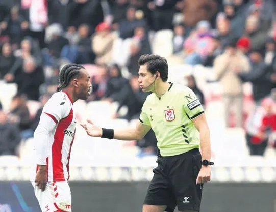 Derbinin hakemi Mehmet Türkmen