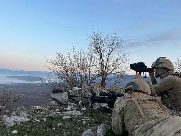 son-dakika-icisleri-bakanligi-duyurdu-diyarbakirda-1070-personelle-eren-kis-27-operasyonu-1646028506342.jpg SON DAKİKA! İçişleri Bakanlığı duyurdu: Diyarbakır'da 1070 personelle Eren Kış 27 Operasyonu-4