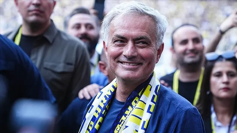 fenerbahce-20-milyon-euroluk-forvet-transferini-bitiriyor-jose-mourinhonun-golcusu-belli-oldu-1720102730715.jpg