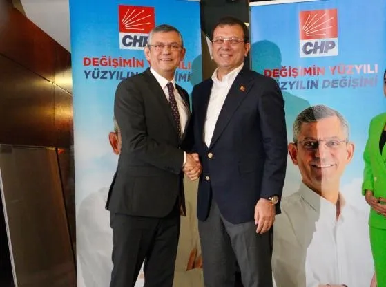 kulisler-patladi-tavsan-aday-ozgur-ozeli-koltuga-oturtan-ekrem-imamoglu-2028-cumhurbaskanligi-secimleri-icin-e-1699310852028.jpeg KULİSLER PATLADI | Tavşan aday Özgür Özel'i koltuğa oturtan Ekrem İmamoğlu 2028 cumhurbaşkanlığı seçimleri için el ovuşturuyor-2
