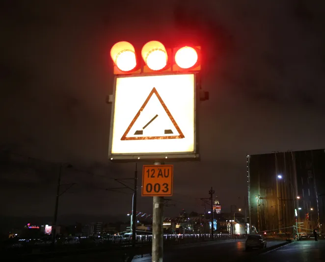 Yeni Galata Köprüsü’nden renkli görüntüler