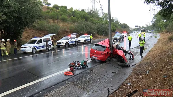 Eyüpsultan'da feci kaza: Direğe çarpan araba kağıt gibi ezildi! - 6