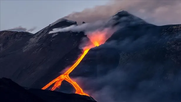 Avrupa alarma geçti! Etna Yanardağ yeniden faaliyette-1