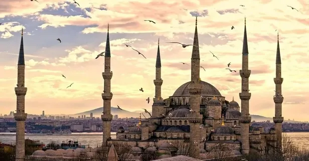 Felak suresinin okunuşu! Felak suresi Türkçe anlamı! Felak suresi kaç ayet, fazileti nedir, neyden bahseder?